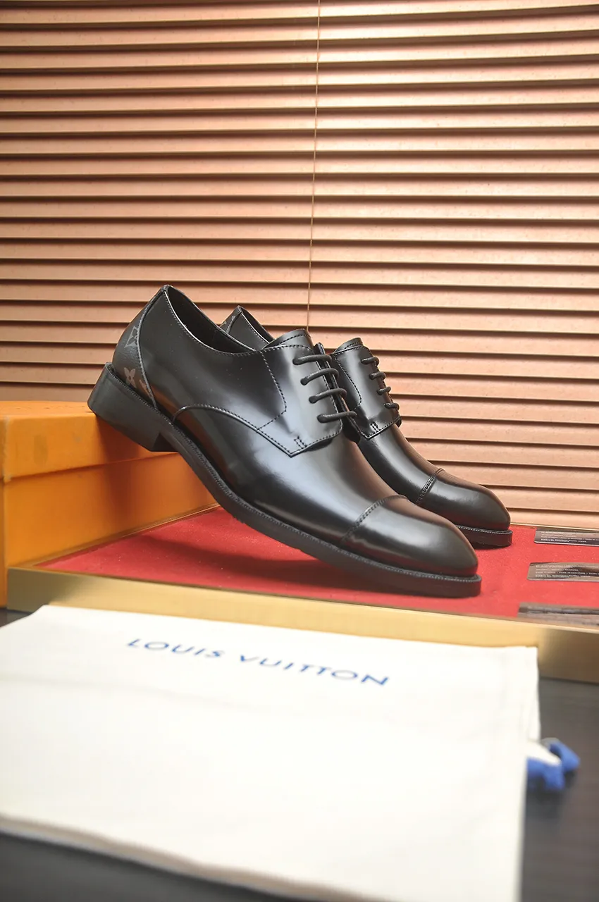 Men's men's shoes 💰500💶 [LV] (original single cowhide lining) 🍀LV's latest genuine leather business suit shoes are launched simultaneously on the official website. The first-layer cowhide imported from Italy is made of heavy gold, 💥official website 1:1 rubber outsole. Versatile to wear, high-end without losing class, and the color combination is extraordinary. This four-season style is alluring when worn on your feet, showing off your big-name flair. Standard code 38-45 (45 customized)